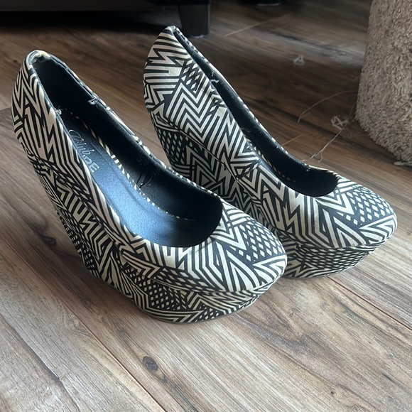 Random - Picture 1 of 4